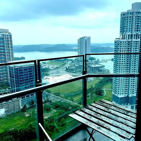 Almas Puteri Harbour Nusajaya Suite Room Exclusive Room 5 Min To Legoaland By Homespace المظهر الخارجي الصورة