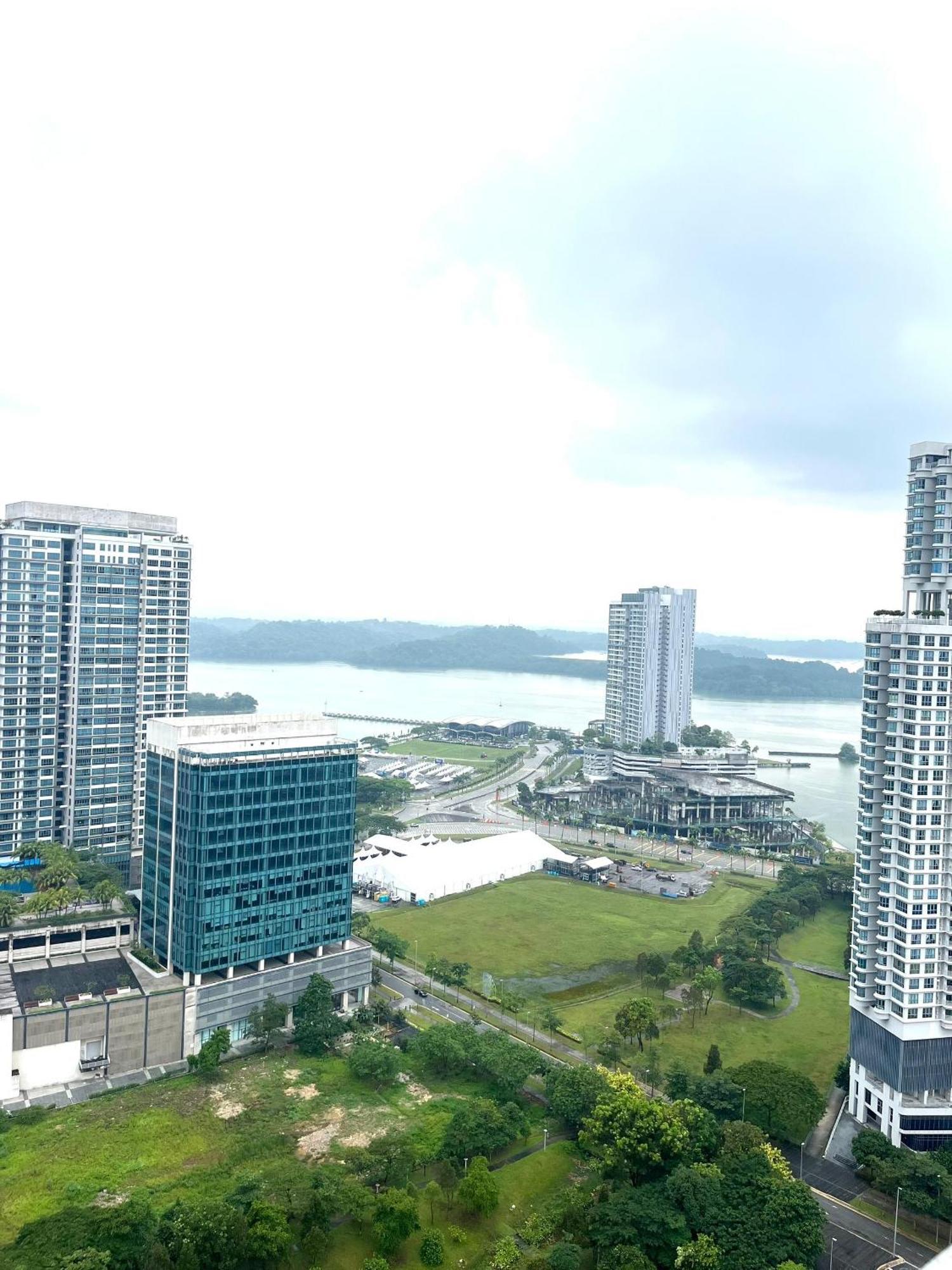 Almas Puteri Harbour Nusajaya Suite Room Exclusive Room 5 Min To Legoaland By Homespace المظهر الخارجي الصورة